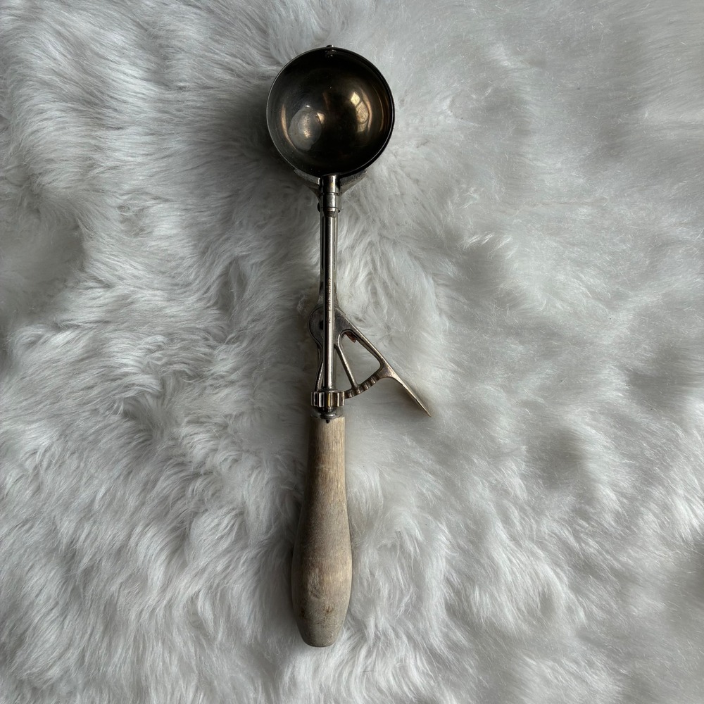 Vintage Gilchrist #20 Ice Cream Scoop Wood Handle‎ Mechanical Soda Fountain Tool